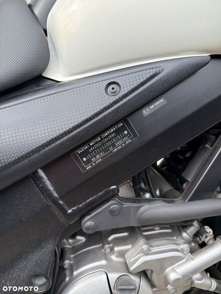 Suzuki V-STROM - 10