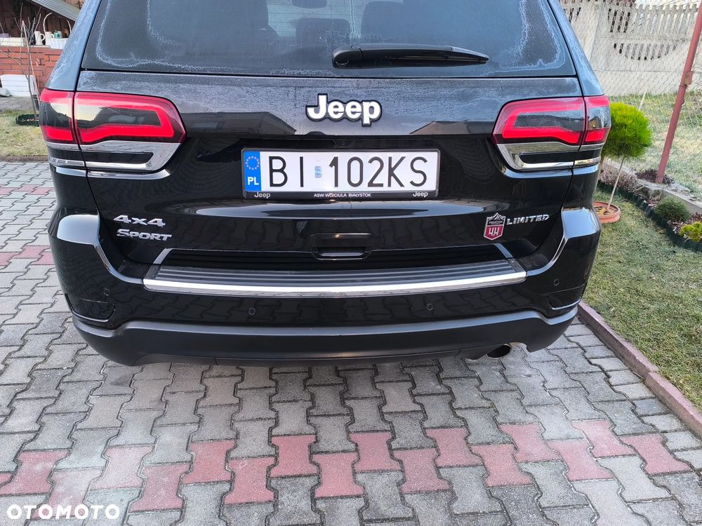 Jeep Grand Cherokee - 16
