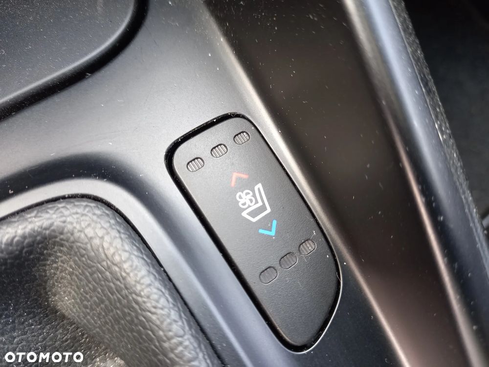 Kia Carens 1.7 CRDi XL 7os - 29