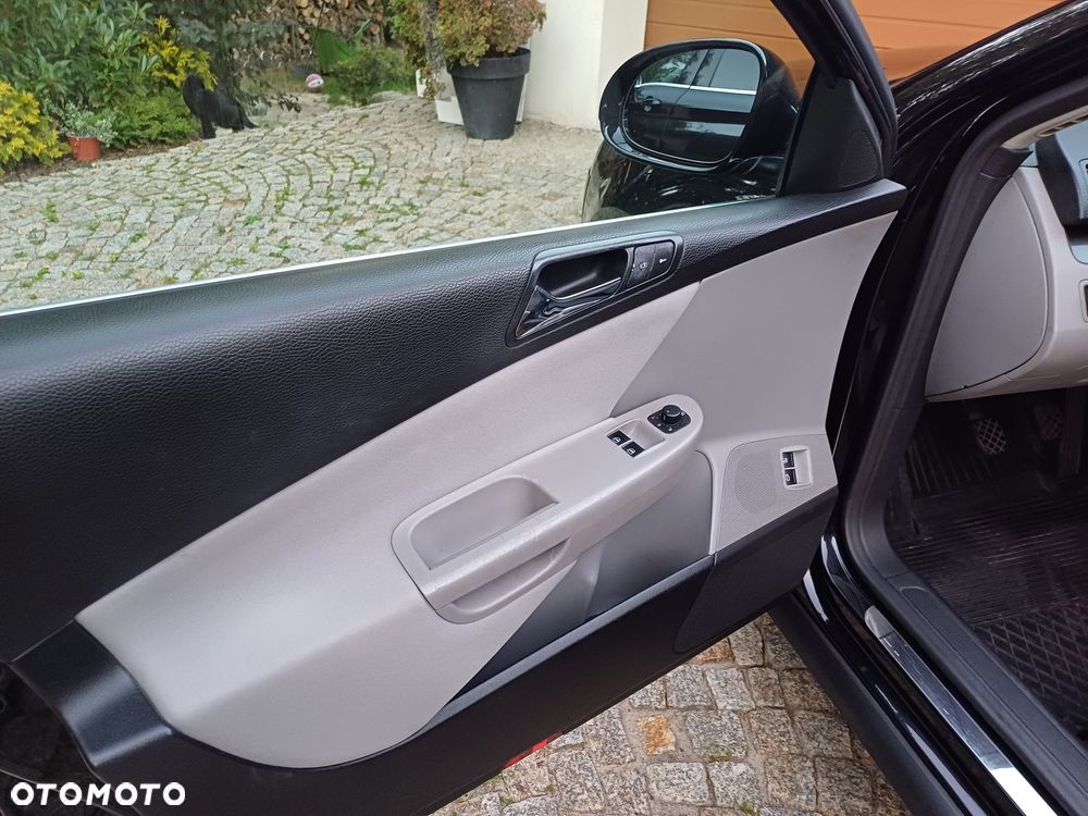 Volkswagen Passat 2.0 FSI Trendline - 19