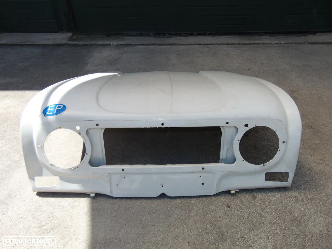 Renault 4L Capot - 1