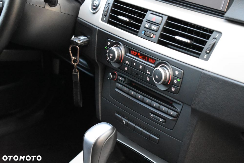 BMW Seria 3 318d - 26