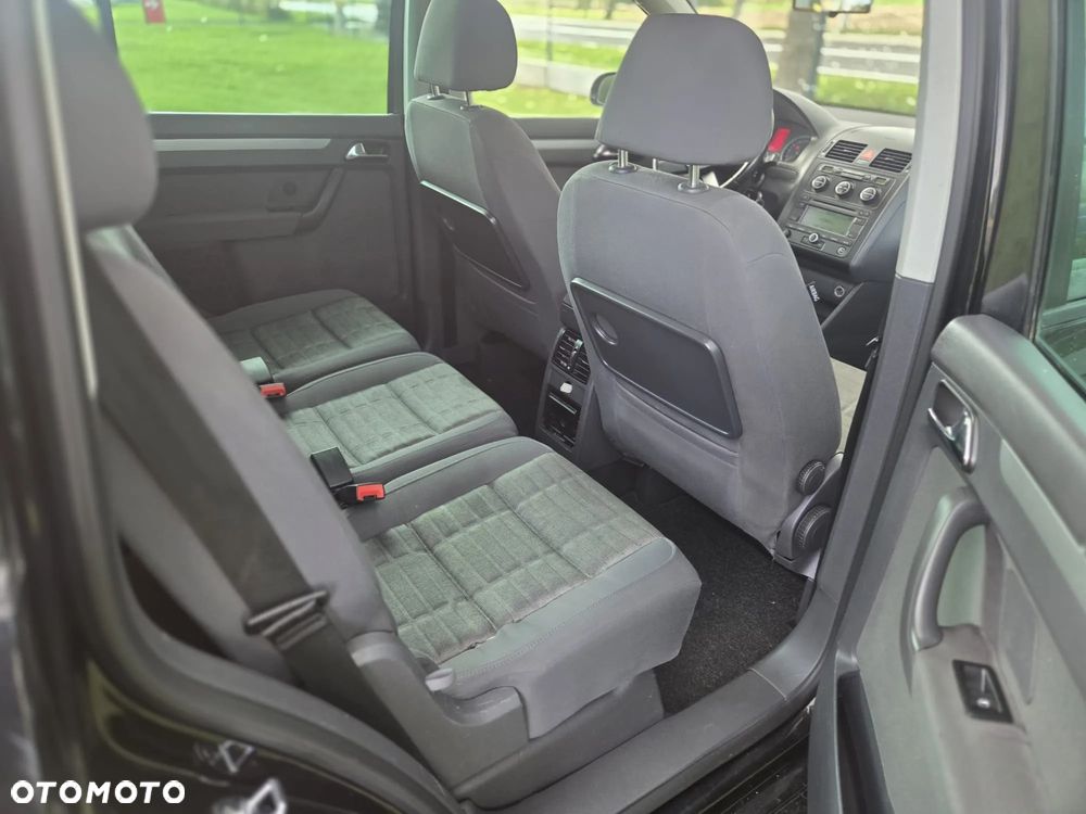 Volkswagen Touran - 14