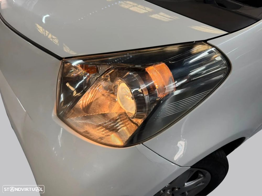 Toyota iQ - 9