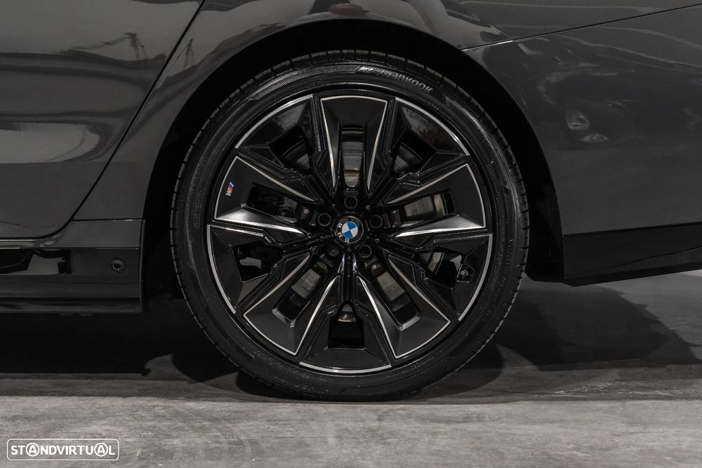 BMW 750 750e xDrive Pack Desportivo M - 37
