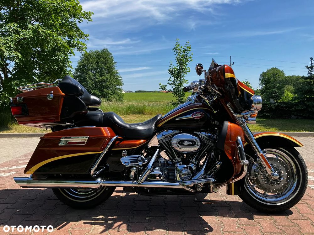 Harley-Davidson FLHTCU Ultra - 2