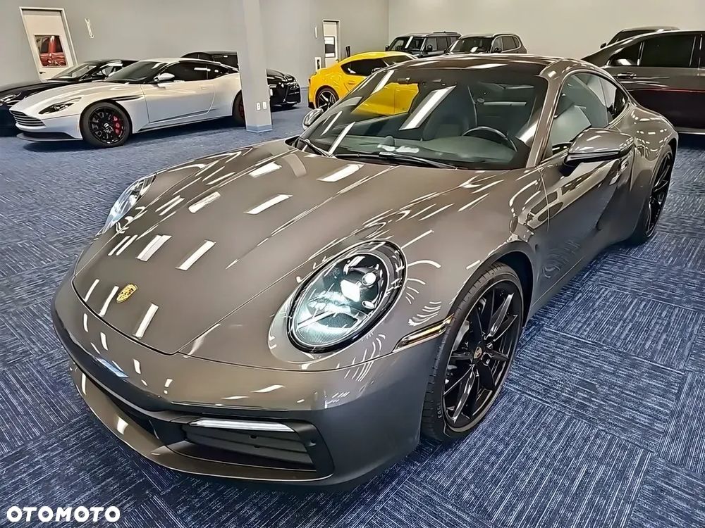 Porsche 911 Carrera - 4
