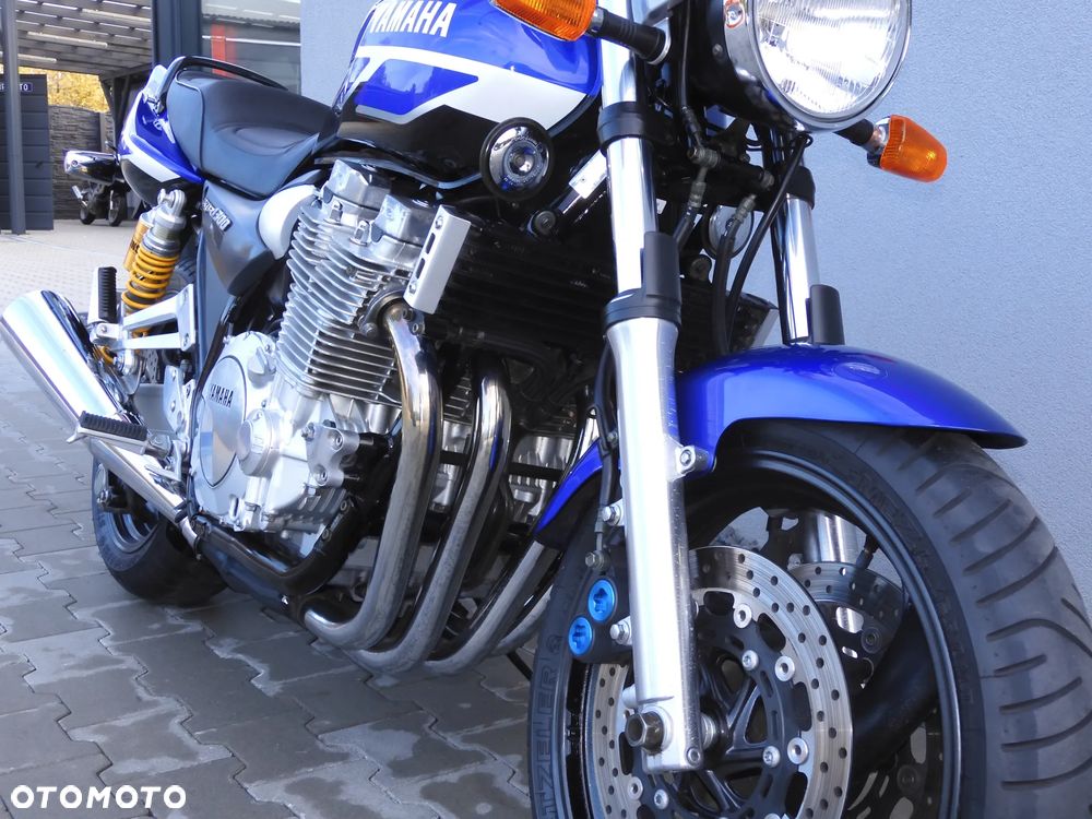Yamaha XJR - 16