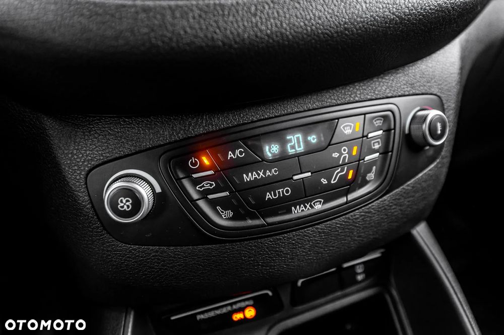 Ford Tourneo Courier 1.0 EcoBoost S&S Titanium - 28