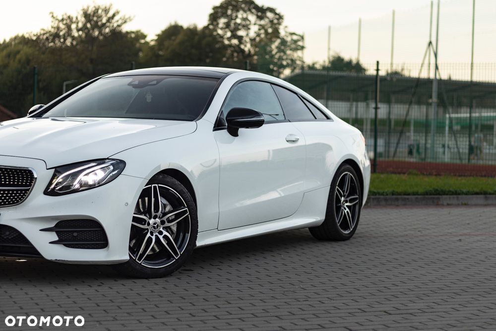 Mercedes-Benz Klasa E 300 Coupe 9G-TRONIC - 4