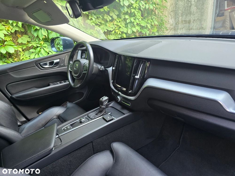Volvo XC 60 D4 Momentum Pro - 3