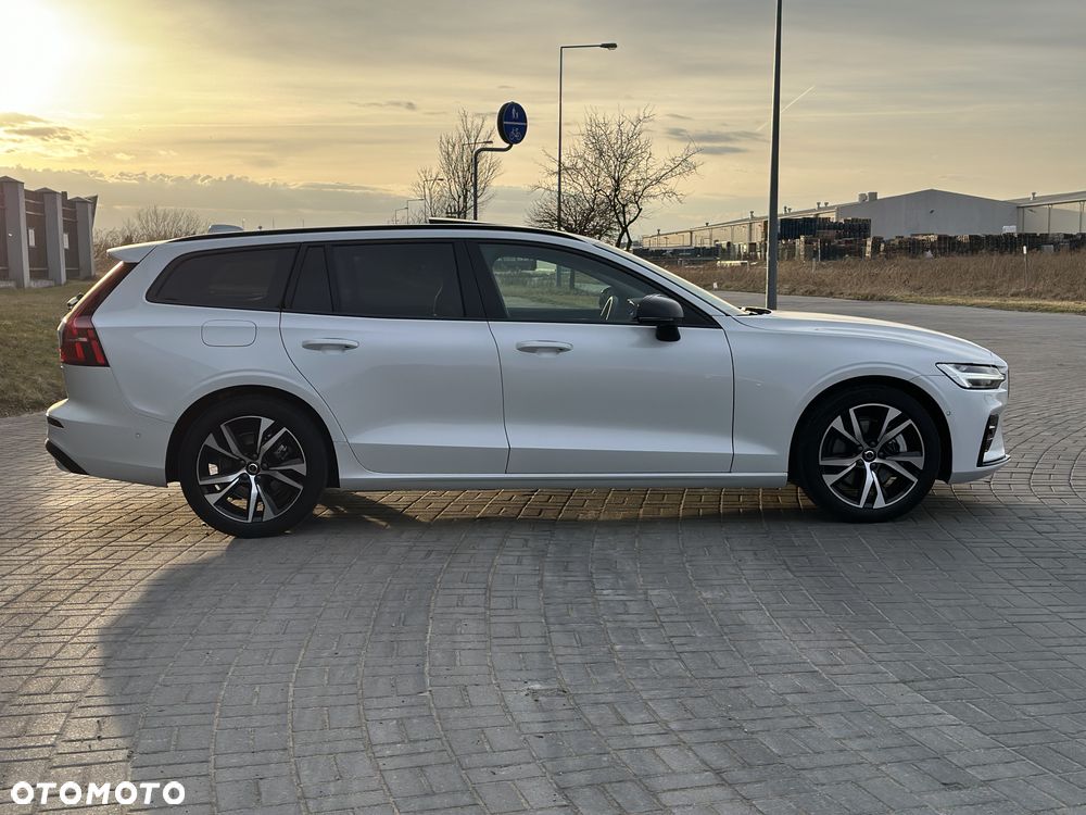 Volvo V60 B4 B DKG Plus Dark - 8
