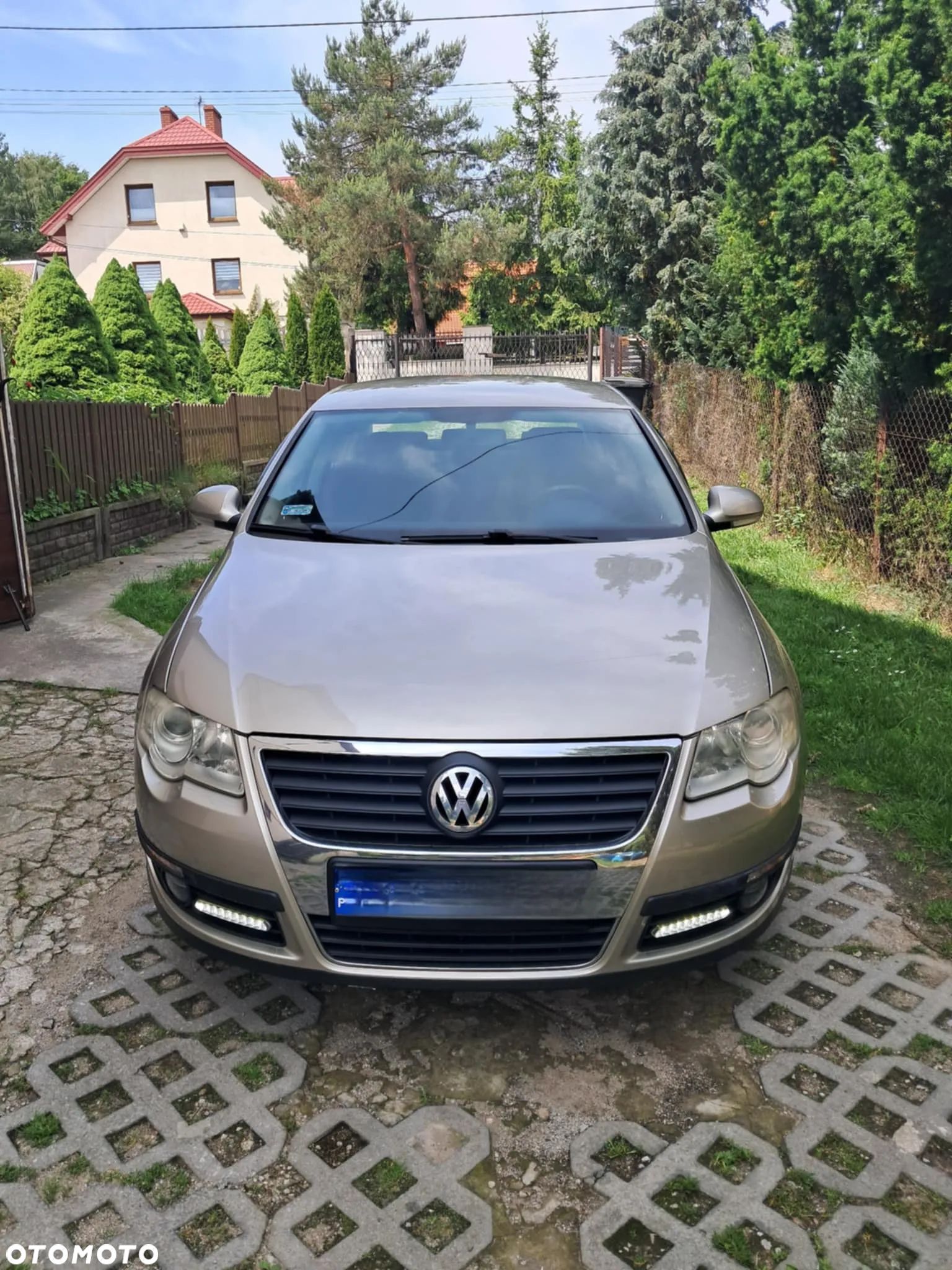 Volkswagen Passat - 1