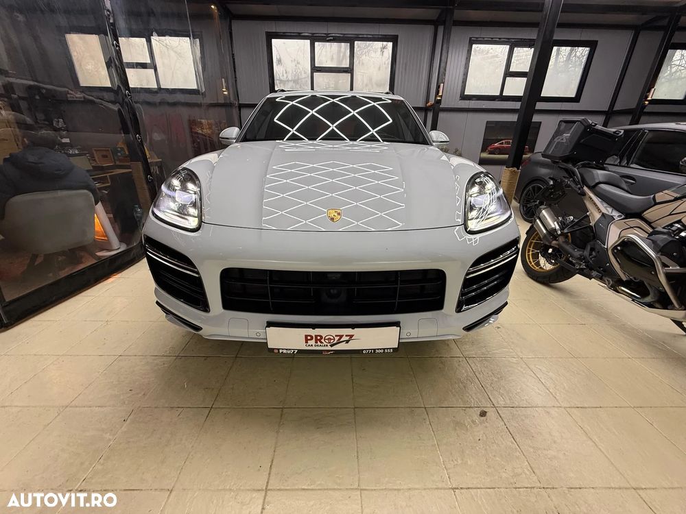 Porsche Cayenne Turbo S E-Hybrid Tiptronic S - 2