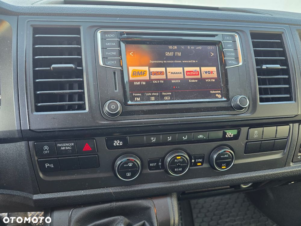 Volkswagen Caravelle - 14