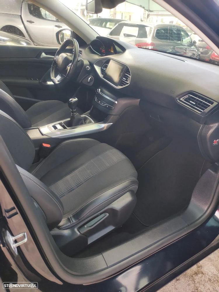 Peugeot 308 SW 1.5 BlueHDi Allure - 23