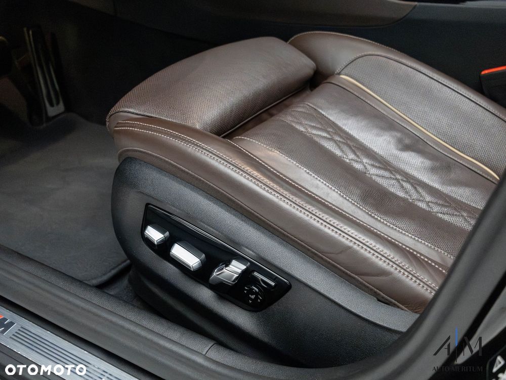BMW Seria 5 540i xDrive - 24