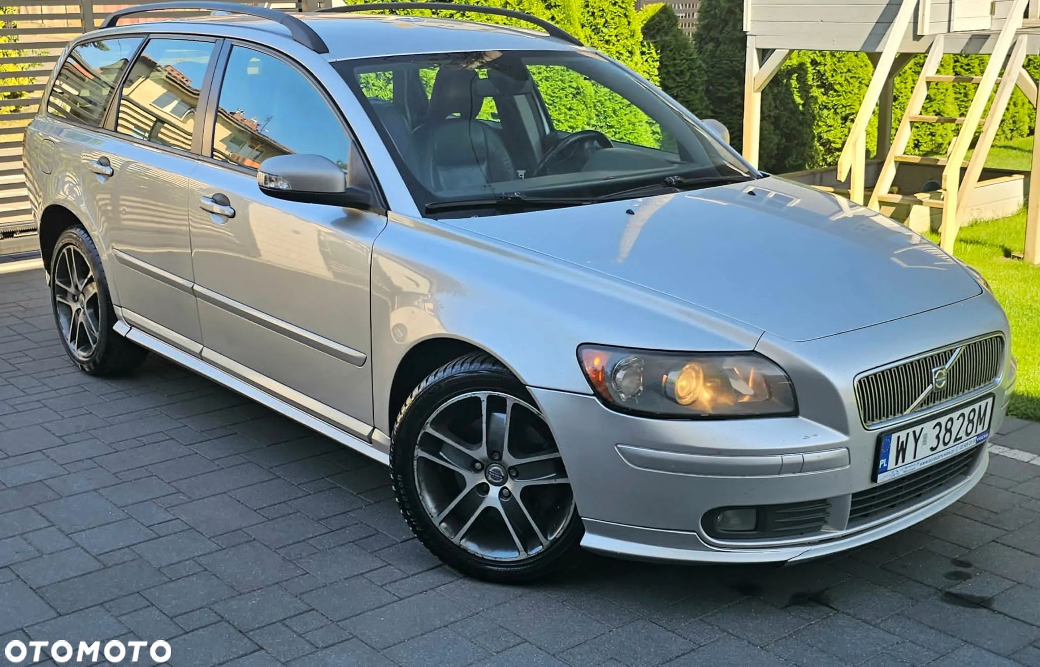 Volvo V50 2.0D R-Design Momentum - 1
