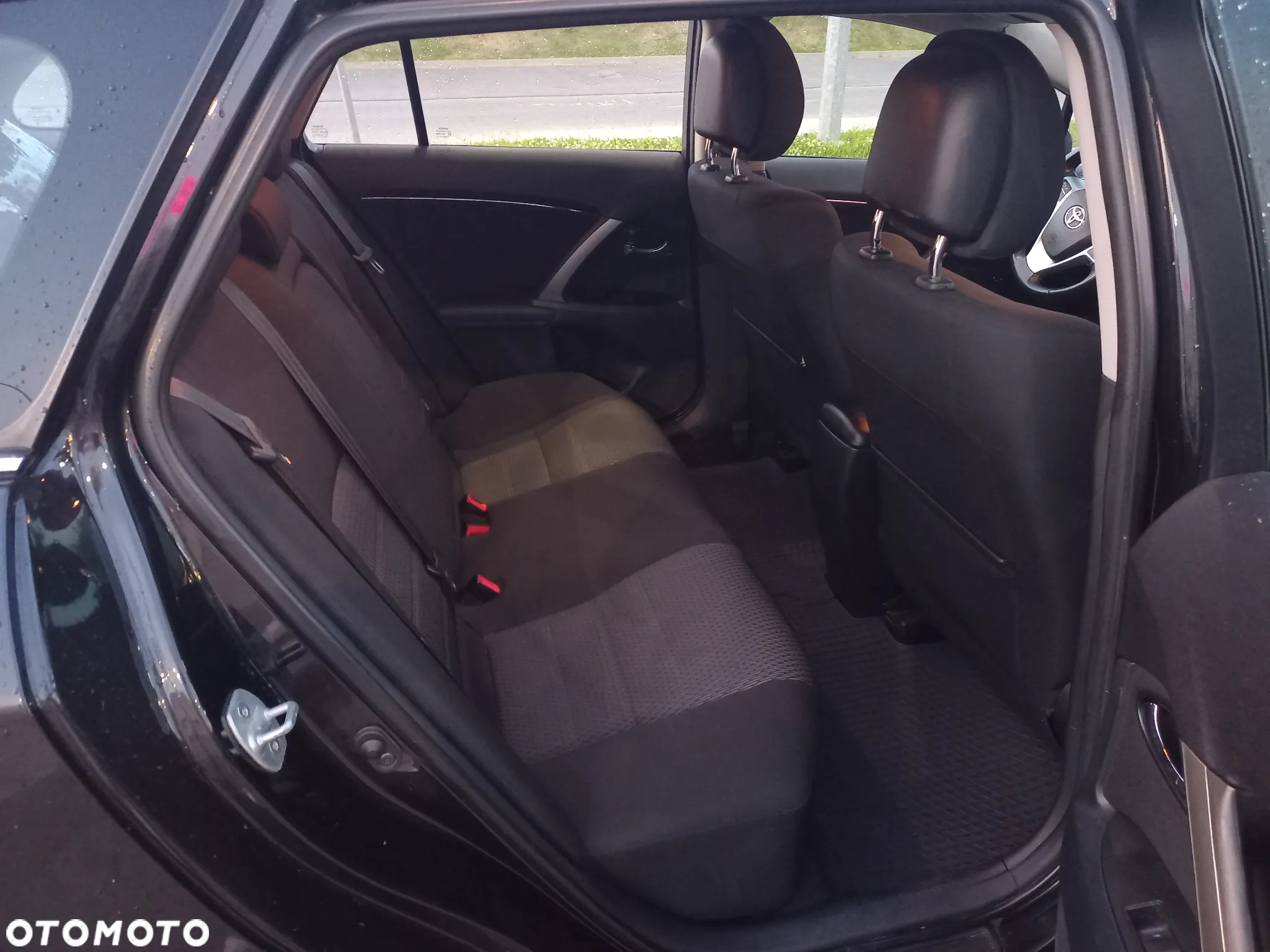 Toyota Avensis 2.0 D-4D Sol - 11