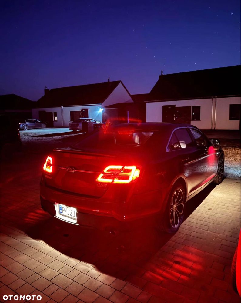 Ford Taurus - 10
