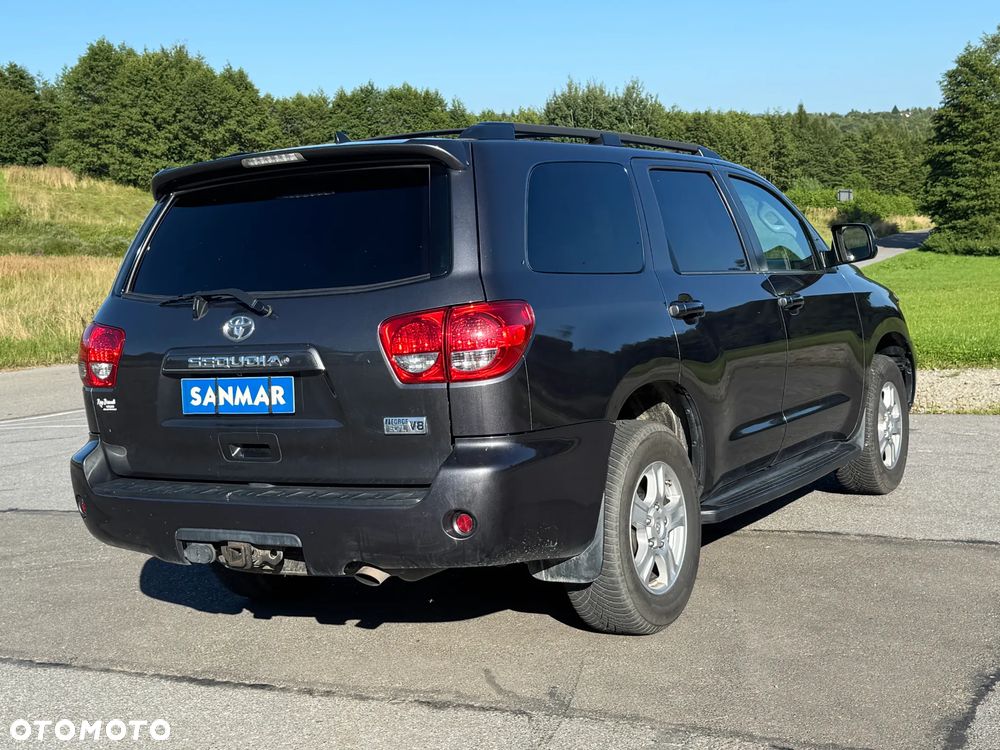 Toyota Sequoia - 9