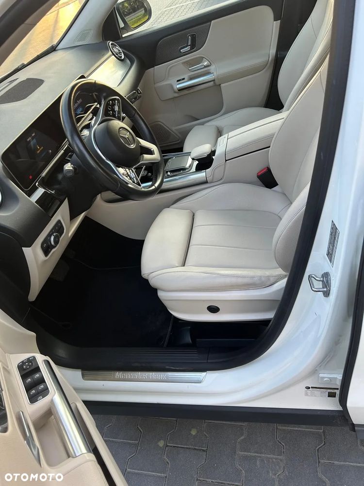 Mercedes-Benz GLA - 9