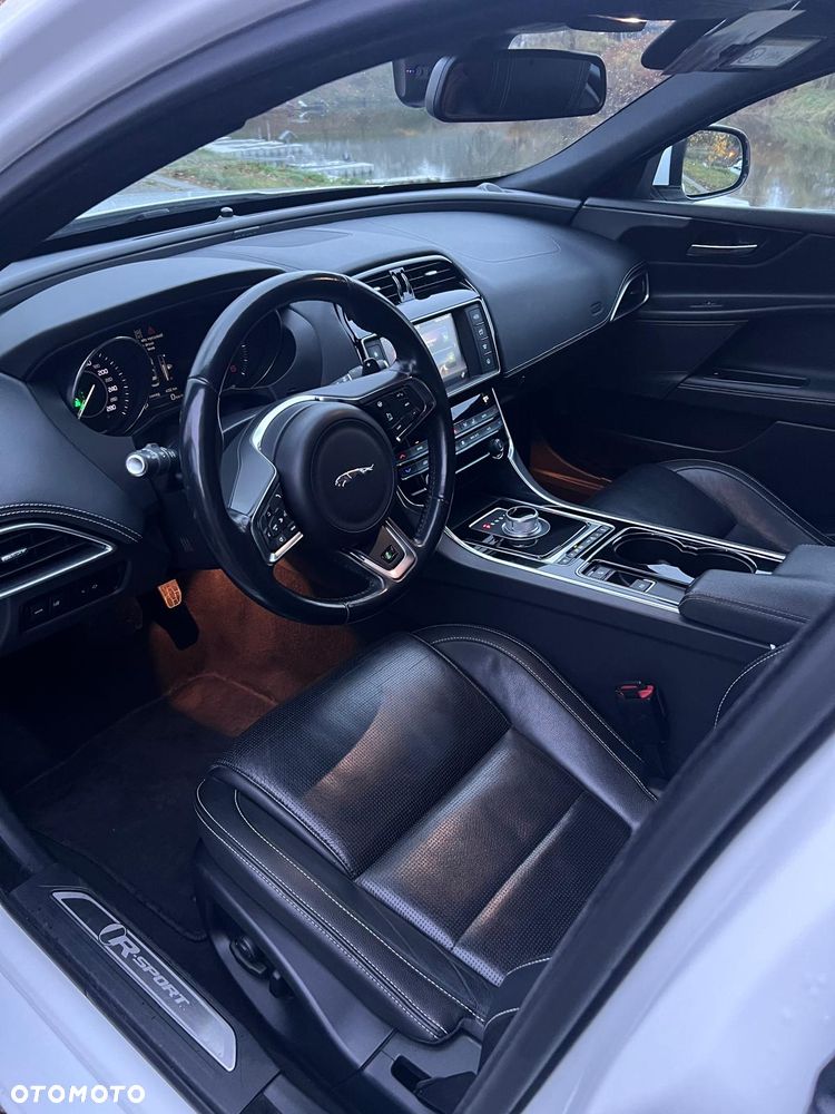 Jaguar XE 20d R-Sport - 10