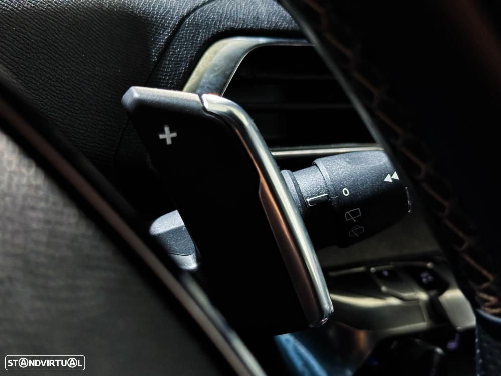 Peugeot 3008 1.6 Hybrid GT Pack e-EAT8 - 33