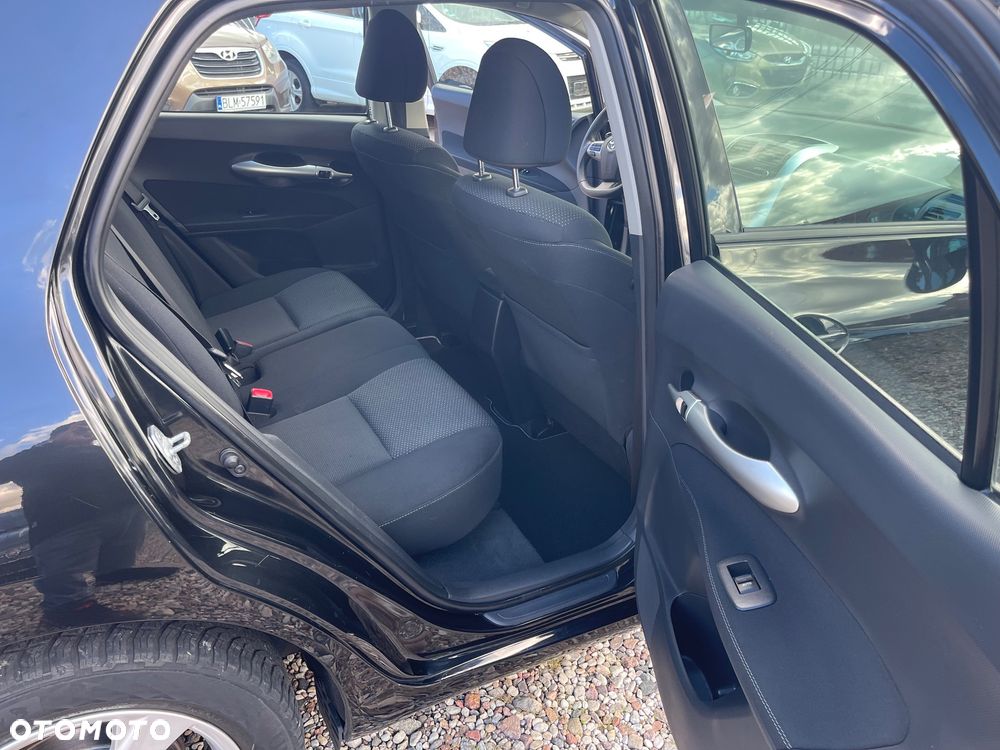 Toyota Auris - 11
