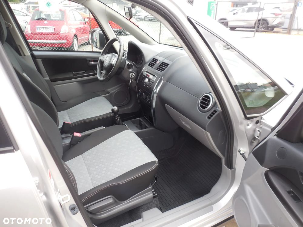 Suzuki SX4 - 10