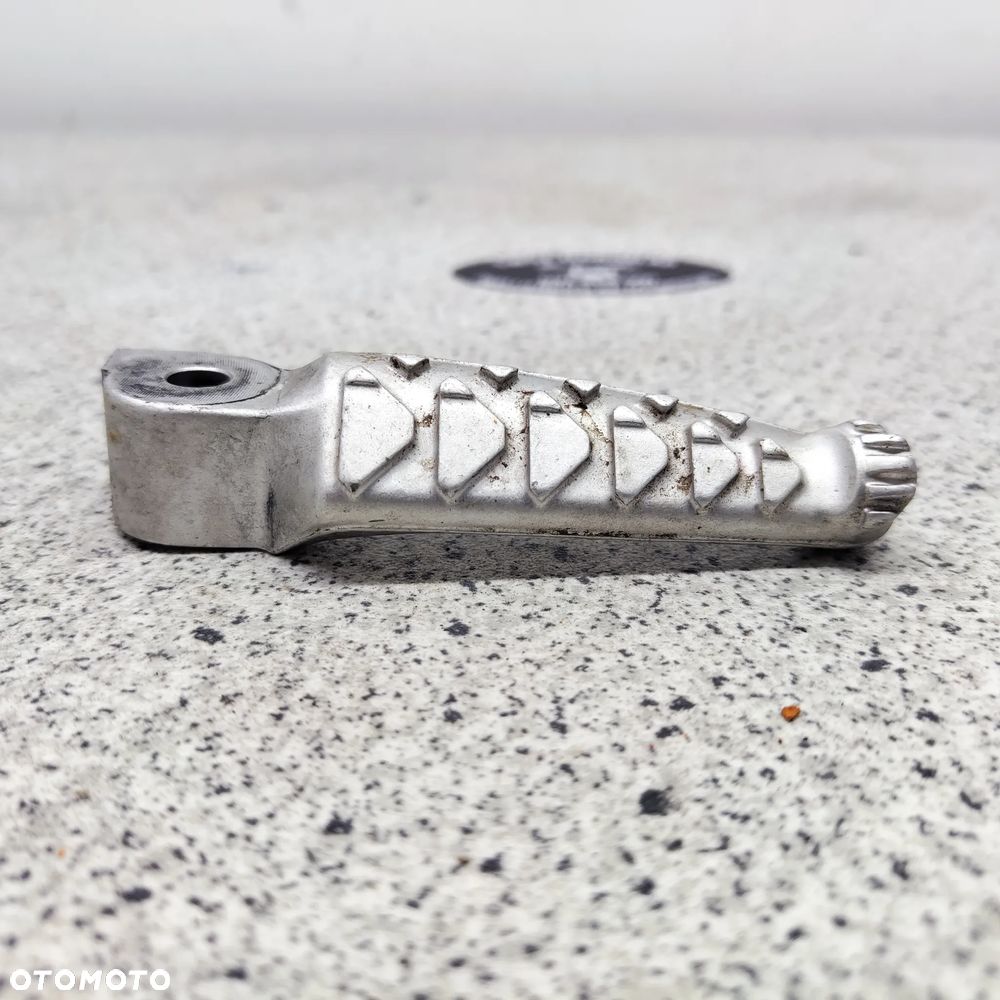 Podnóżek prawy tył, pasażera Aprilia Shiver 750 - 2