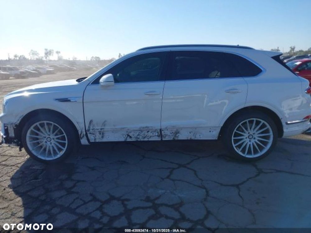 Bentley Bentayga - 3
