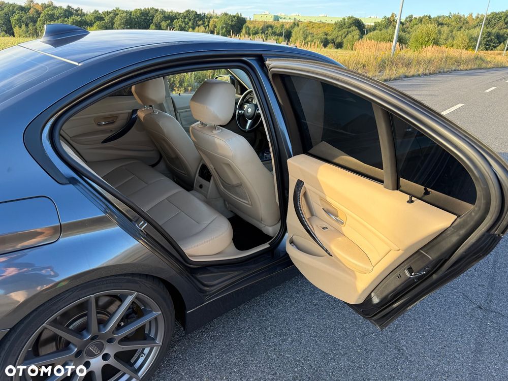 BMW Seria 3 335i - 17