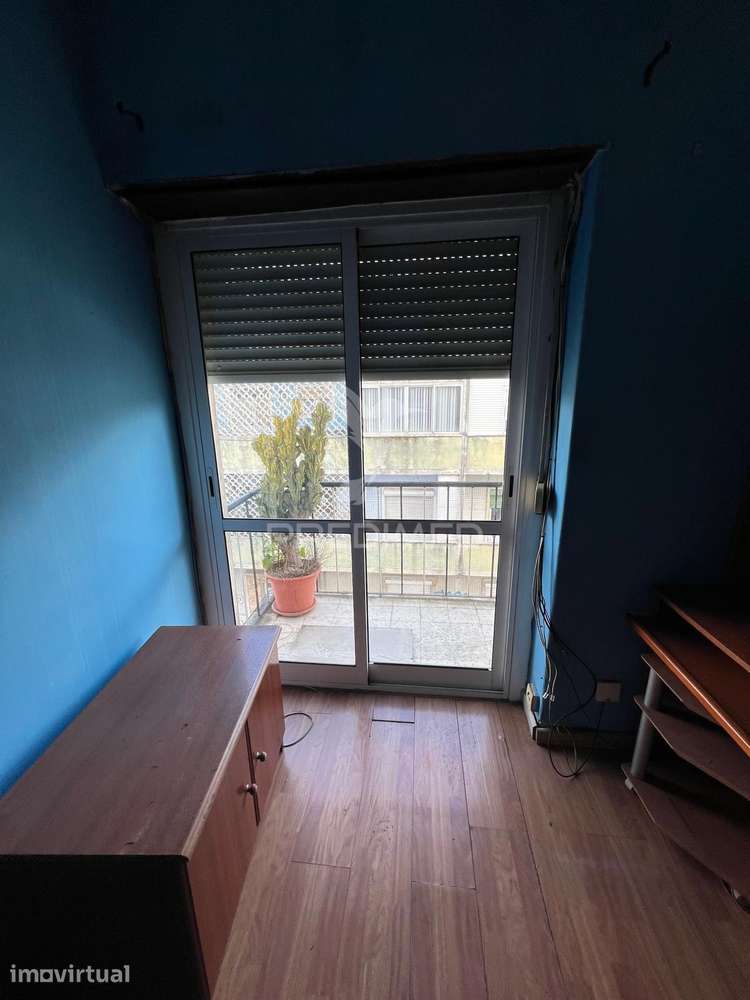 Apartamento T2 na Cova da Piedade – excelente potencial para remode... - Grande imagem: 5/9