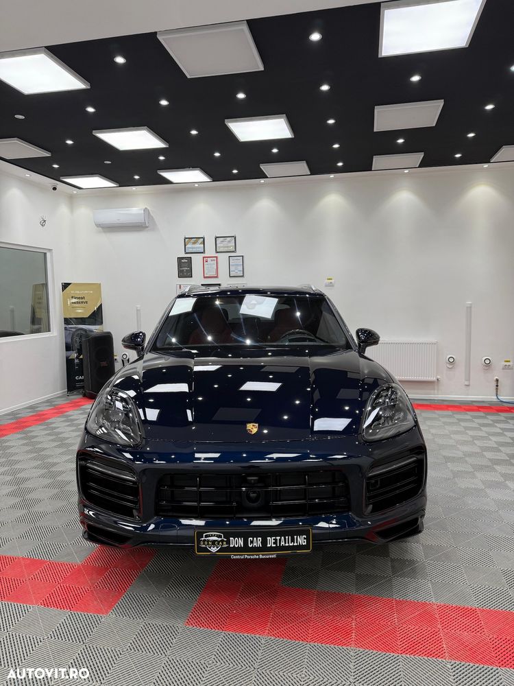 Porsche Cayenne - 2