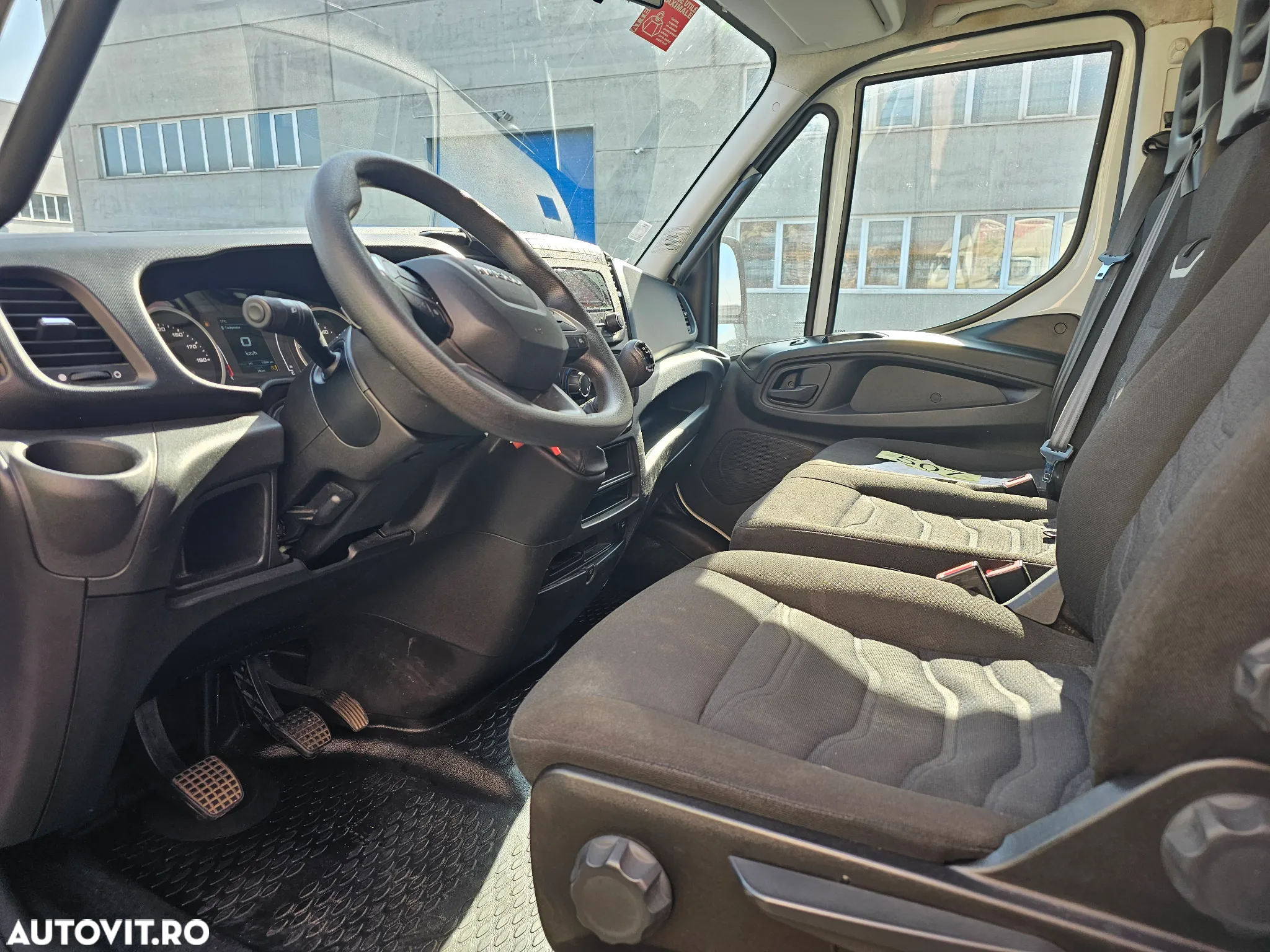 Iveco Daily 35 C14, punte dubla spate+lift - 12