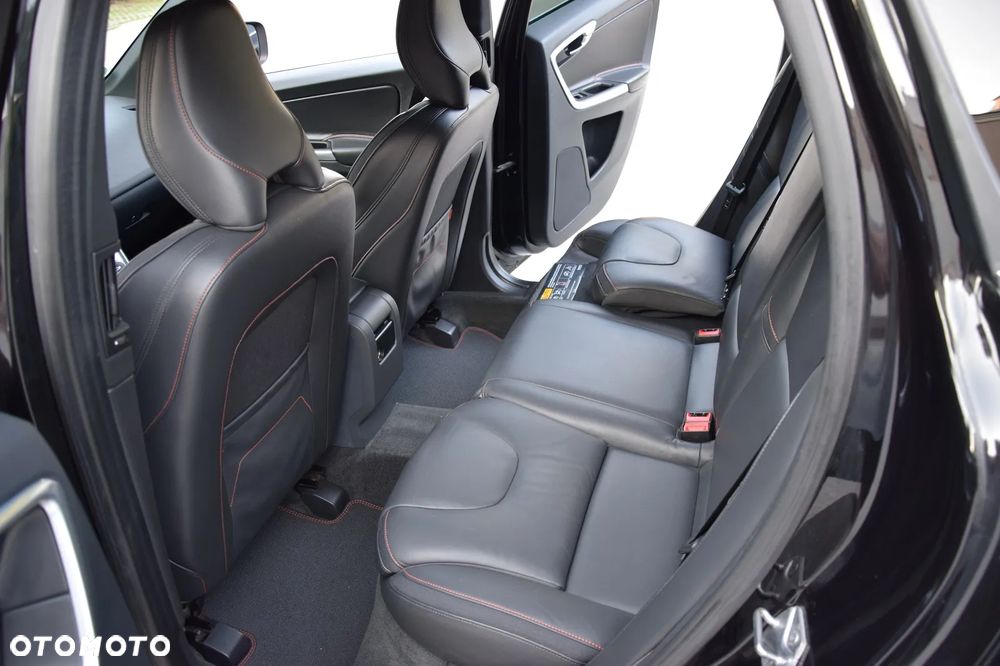 Volvo XC 60 D5 AWD Ocean Race - 19