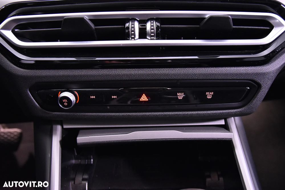 BMW Seria 3 320d Touring xDrive Aut. - 18