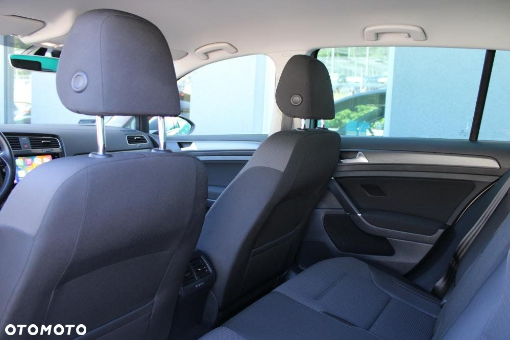 Volkswagen Golf - 11