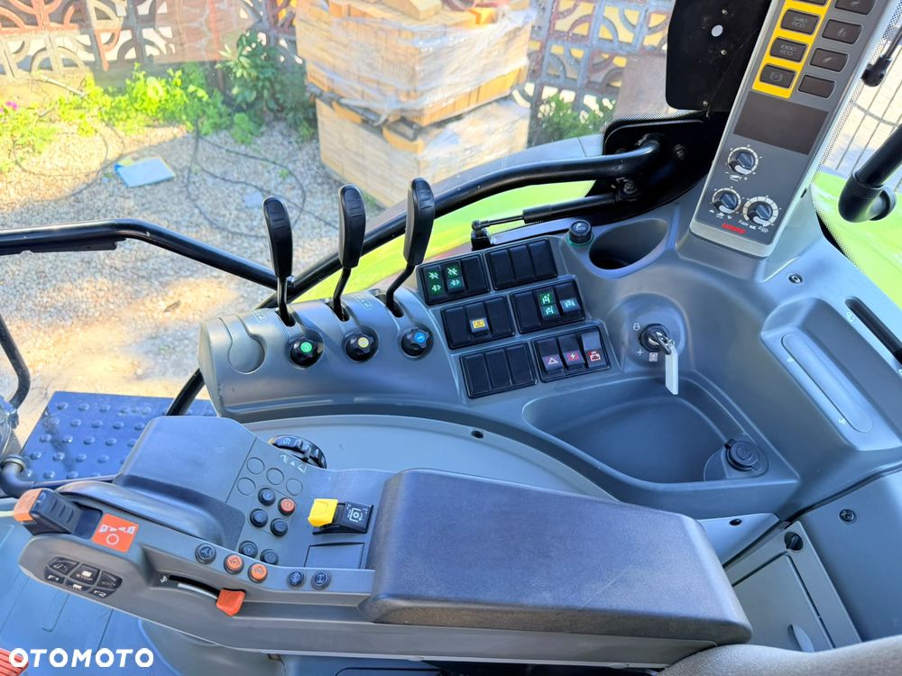 Claas Arion 650 - 13