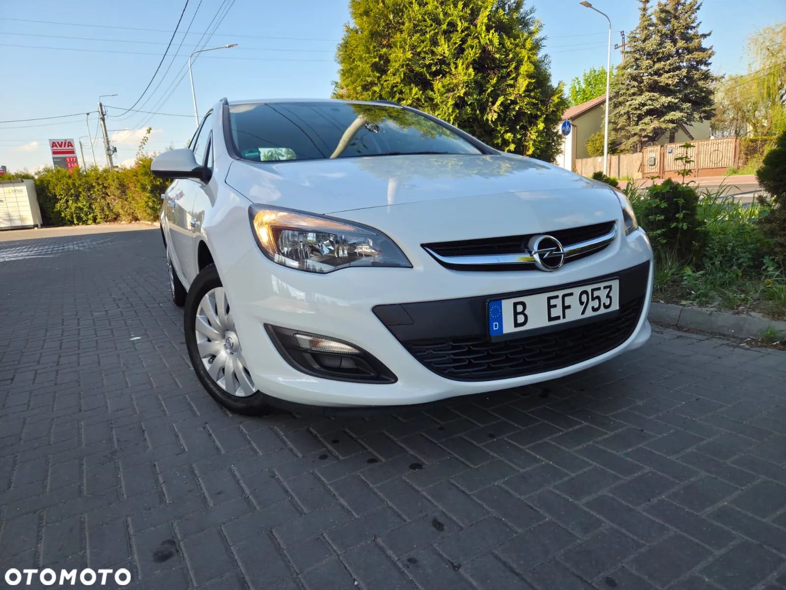 Opel Astra 1.6 Sports Tourer Design Edition - 1
