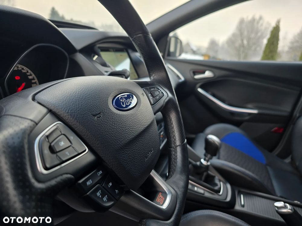 Ford Focus 2.0 EcoBoost ST mit Leder-Sport-Paket - 17