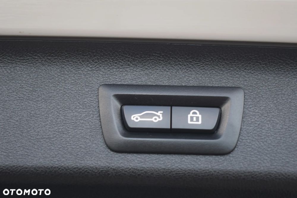 BMW Seria 5 525d Sport Line - 37