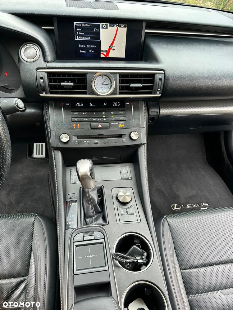 Lexus RC 200t / 300 F Sport - 22