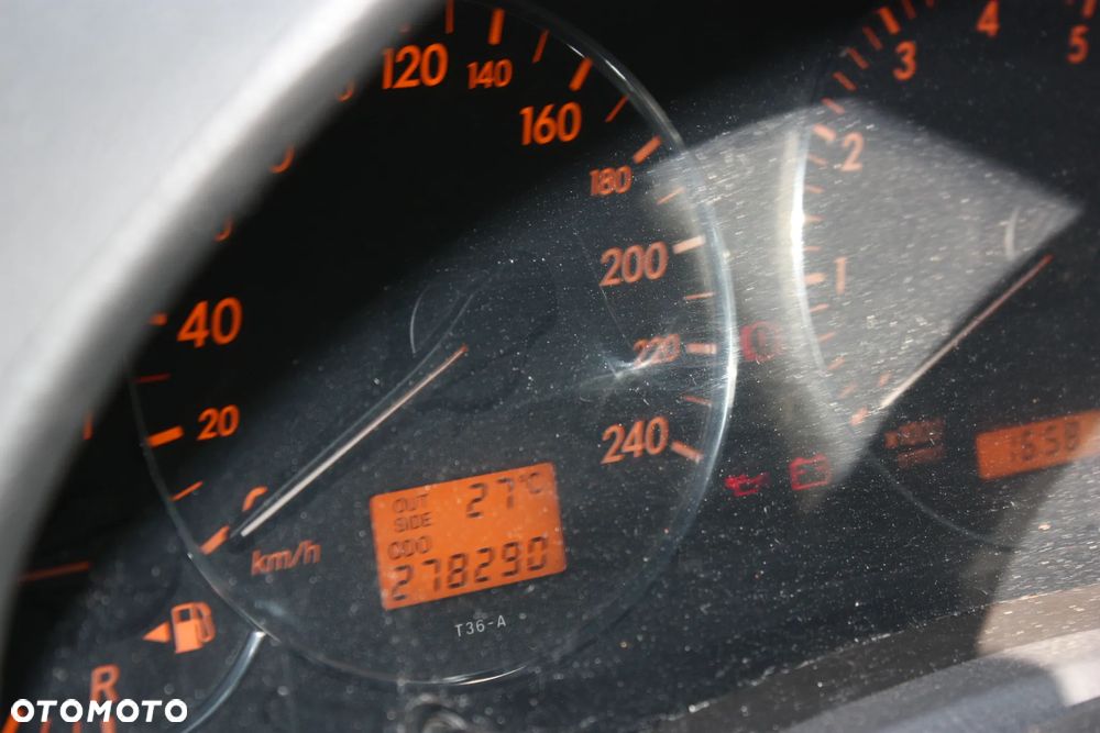 Toyota Avensis - 2