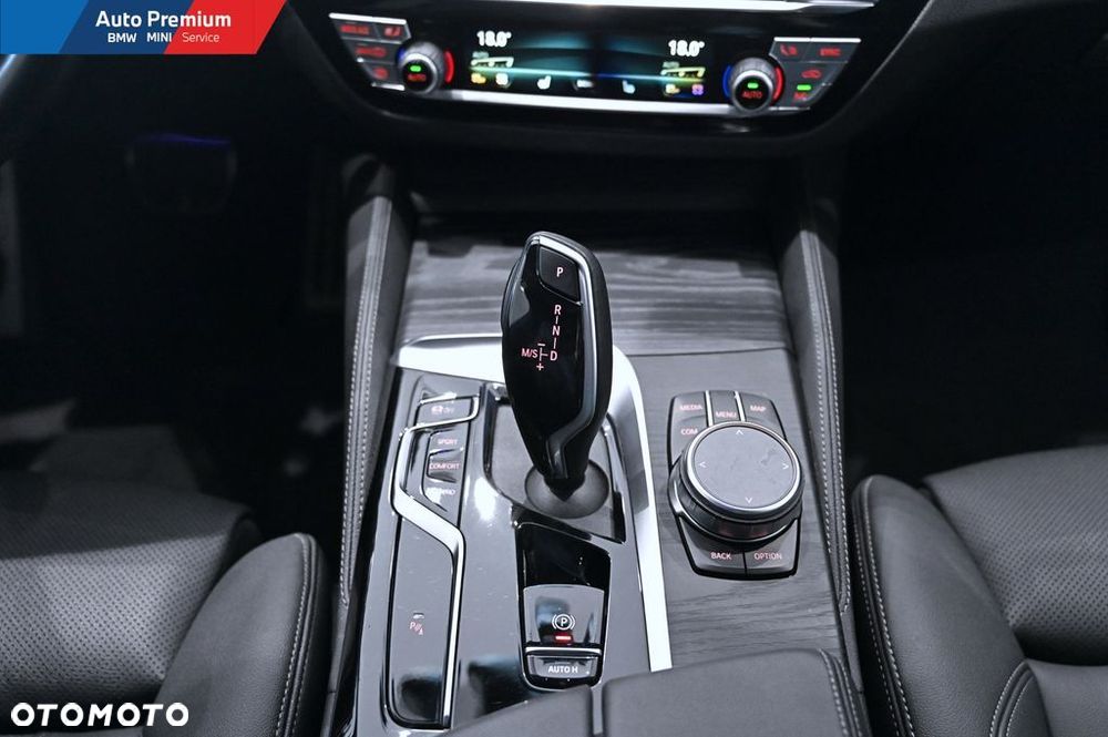 BMW Seria 5 530d xDrive mHEV - 16