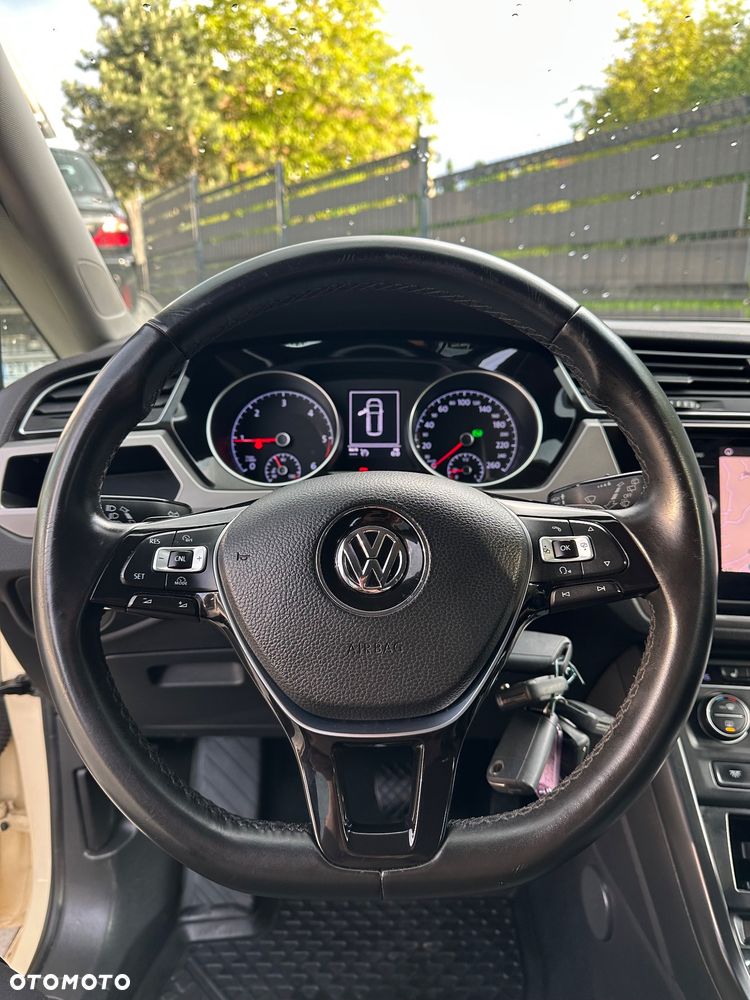 Volkswagen Touran - 13