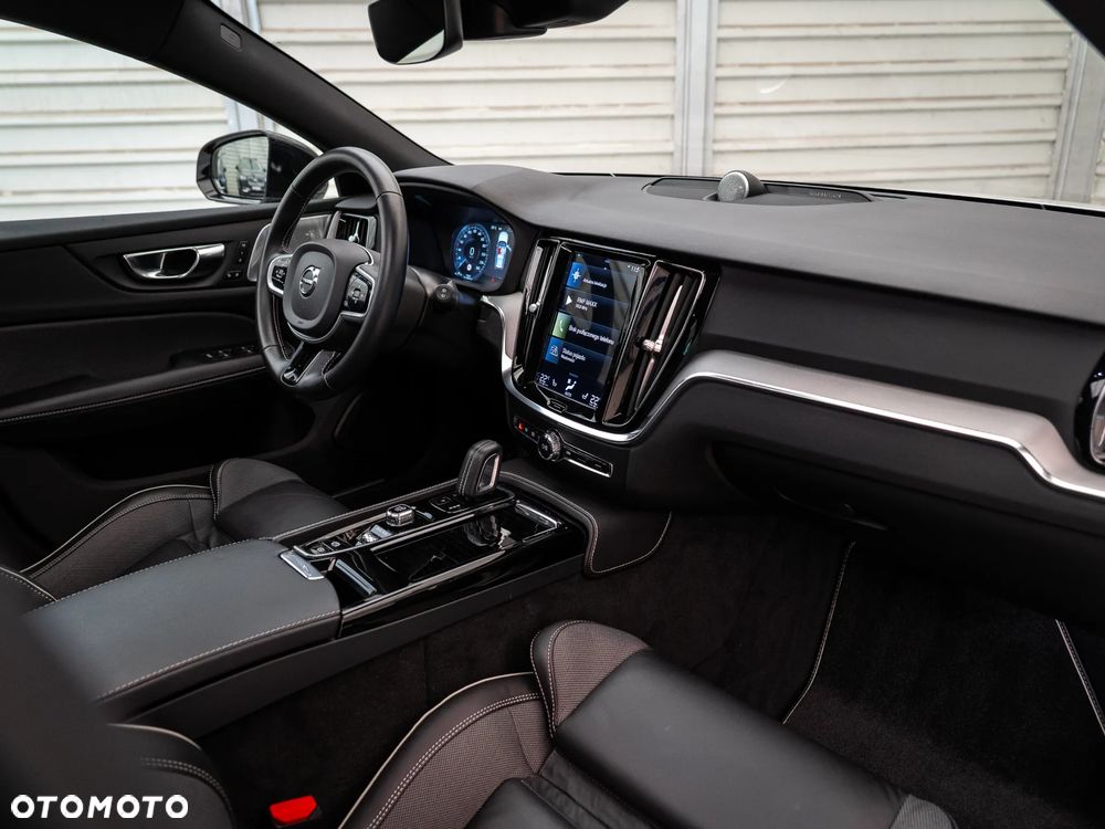 Volvo V60 T8 AWD Recharge Geartronic RDesign - 30