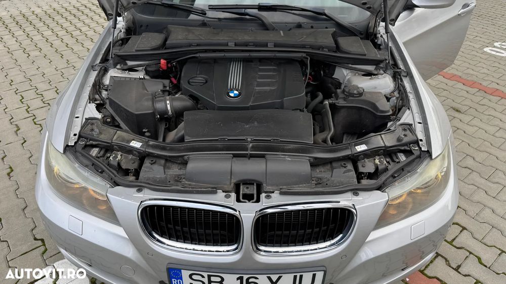 BMW Seria 3 320d DPF Touring Aut. - 10