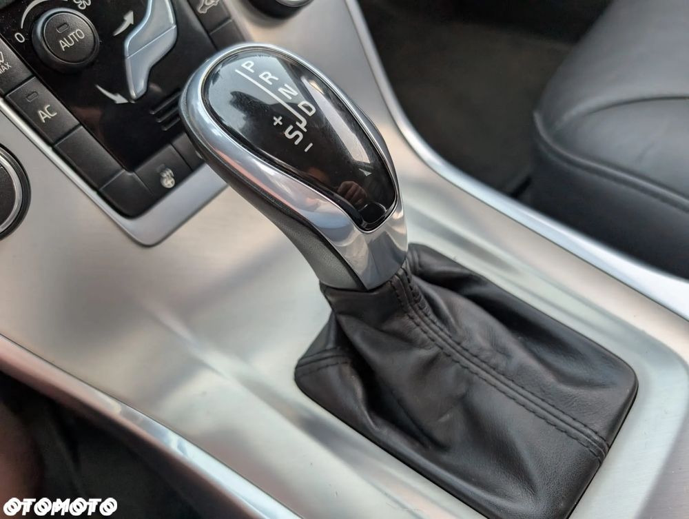 Volvo V70 D3 Drive-E Dynamic Summum - 25